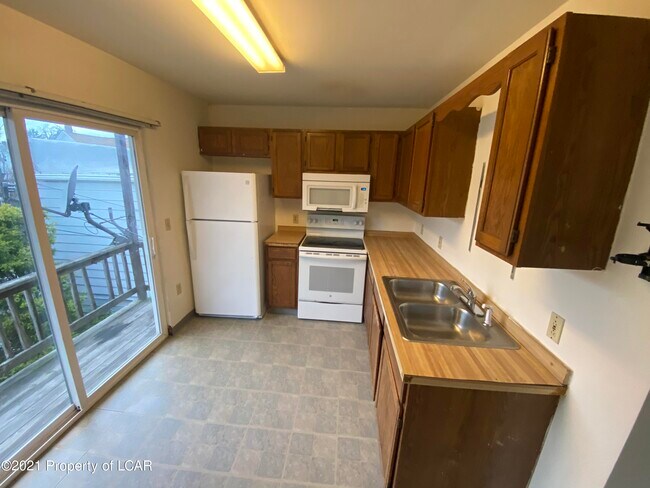 Building Photo - 634 N Penn Ct