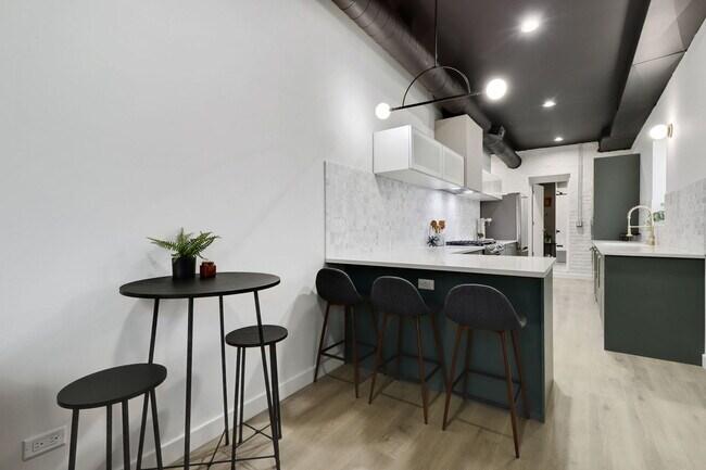 Foto del edificio - 2655 W Huron St