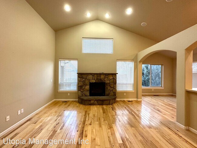Building Photo - 4 br, 3 bath House - 1287 NE Hudspeth Circle