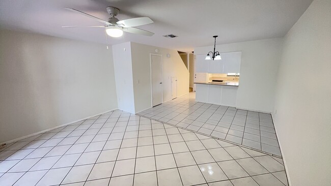 Building Photo - Newly renovated 2 bedroom Townhouse for Re...