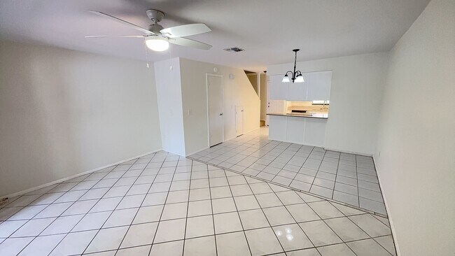 Foto del edificio - Newly renovated 2 bedroom Townhouse for Re...