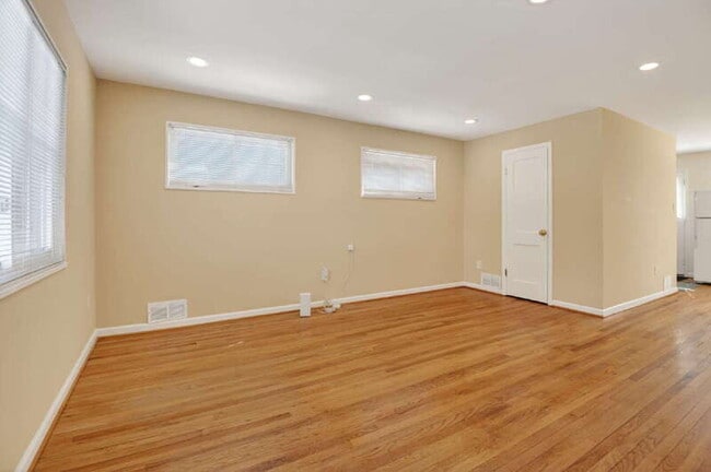 Foto del edificio - 2207 Sweetbriar Dr