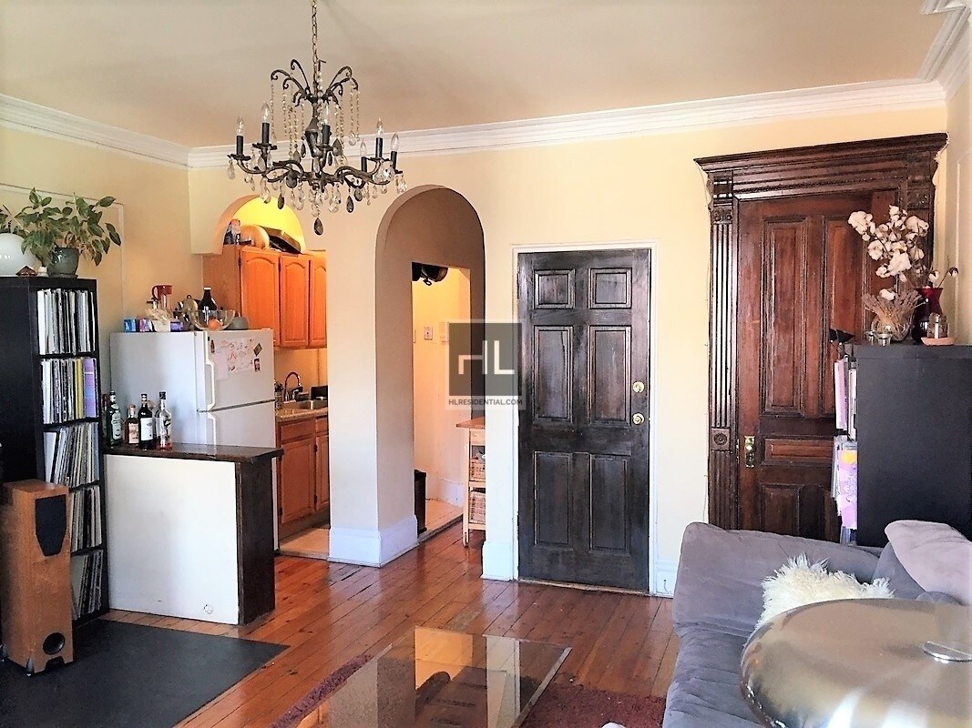 Primary Photo - 214 St James Pl