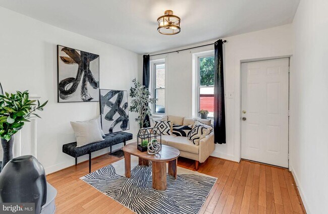 Foto del edificio - Charming Fishtown 2-Bedroom with Modern Updates