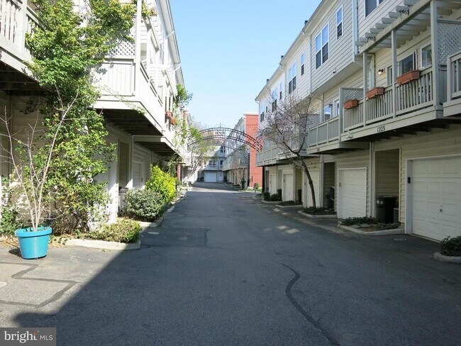 Building Photo - 1227 V St NW