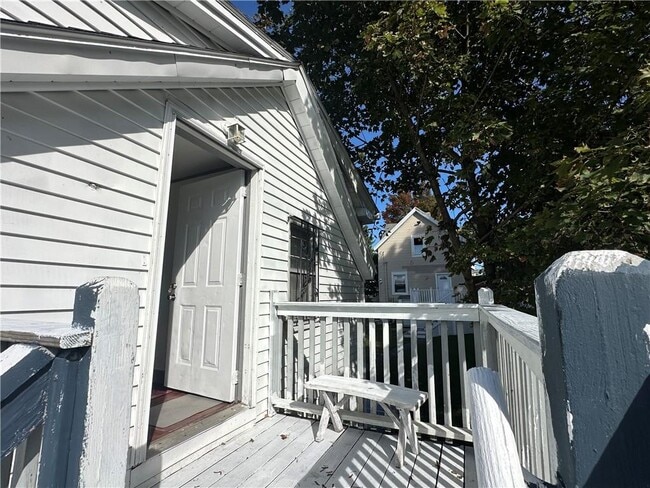 Building Photo - 24 Vale St