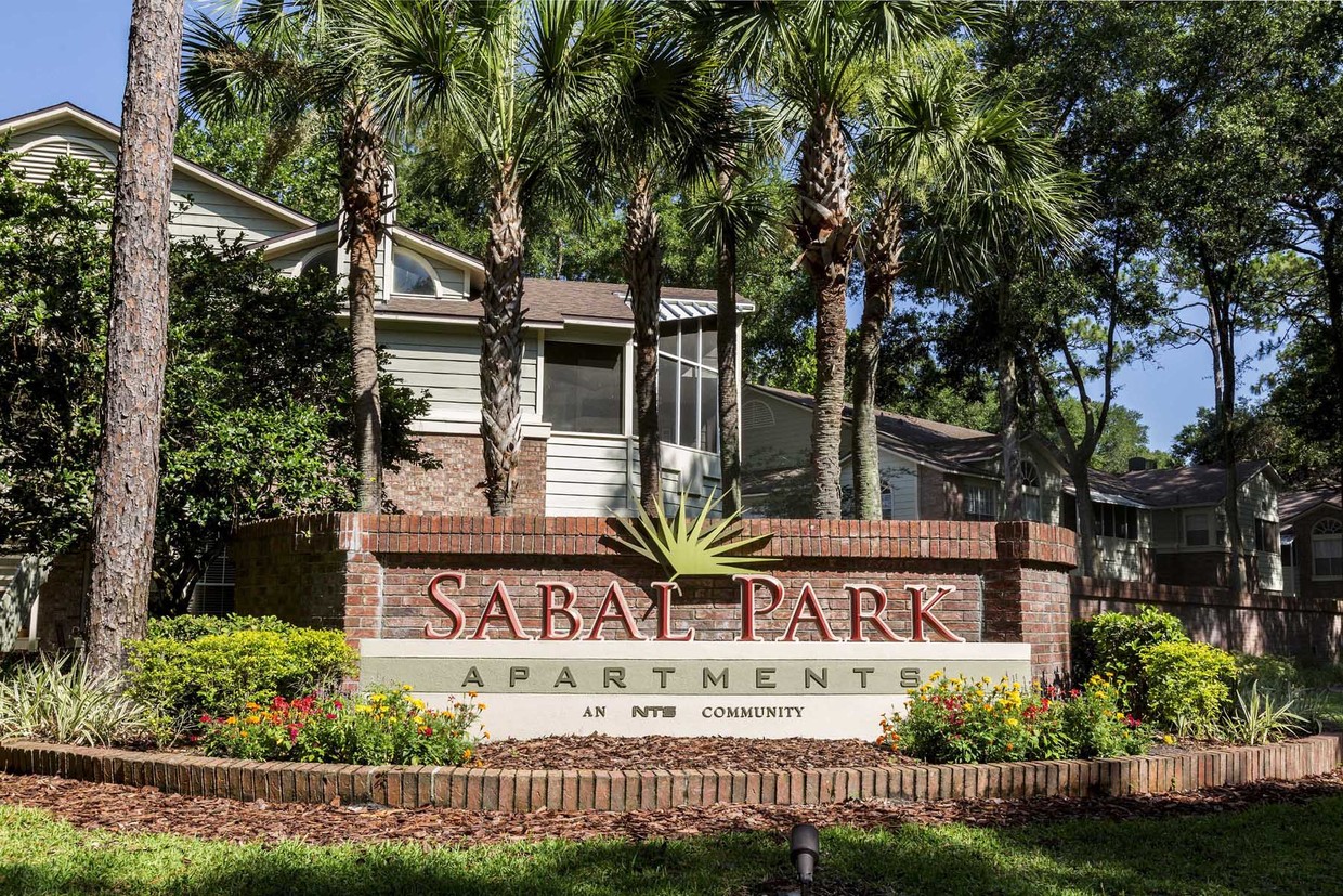 Señal de entrada a Sabal Park - Sabal Park Apartments