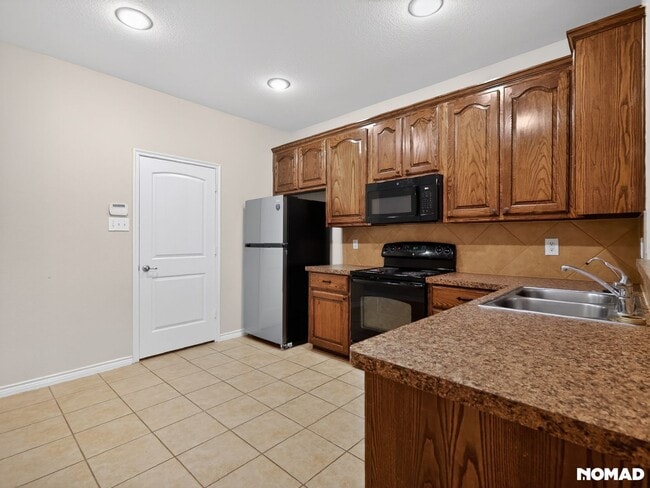 Foto del edificio - 2131 Colby Ln