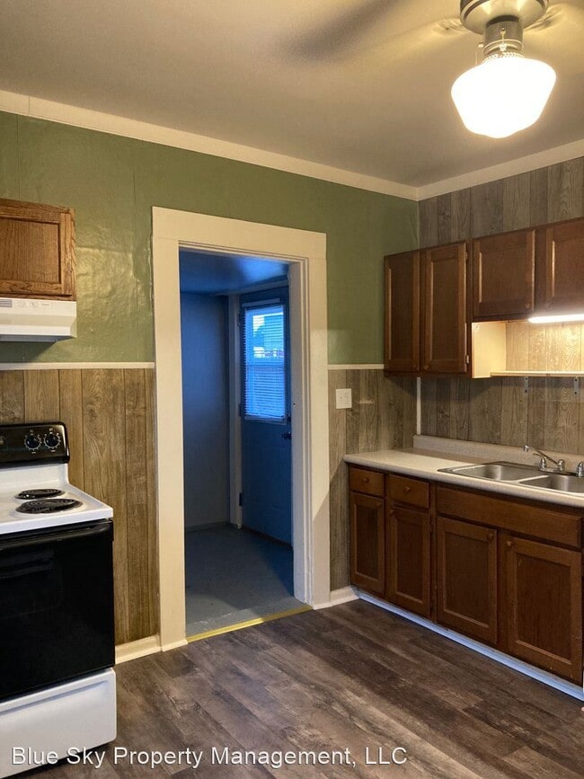 Foto del edificio - 2 br, 1 bath House - 116 E 13th St