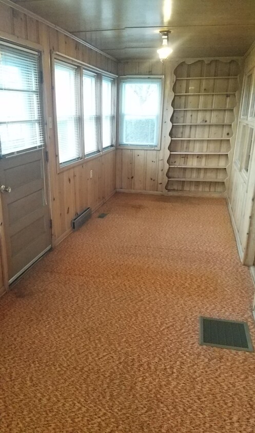 front porch room - 1192 E Division st