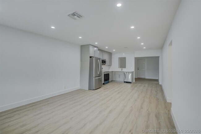 Foto del edificio - 2155 NE 56th Ct