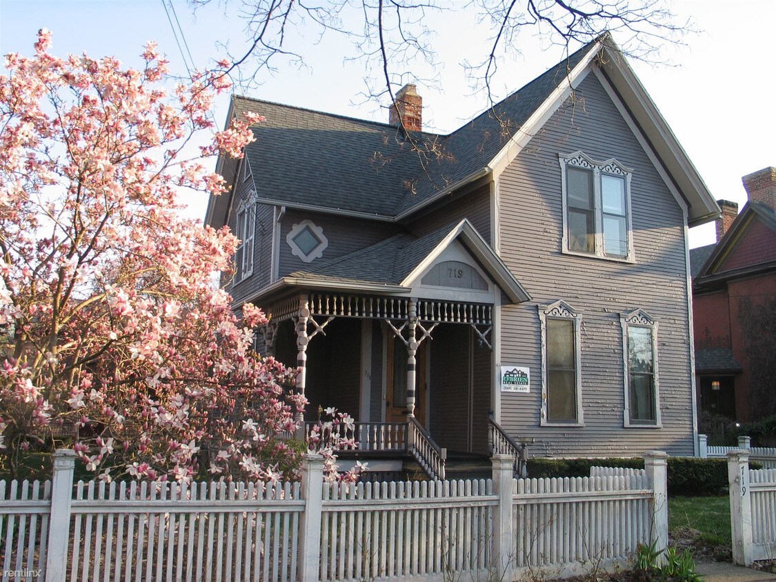 Primary Photo - 719 W Kalamazoo Ave