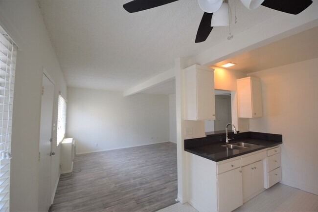 Foto del edificio - 2429 Cheremoya Ave