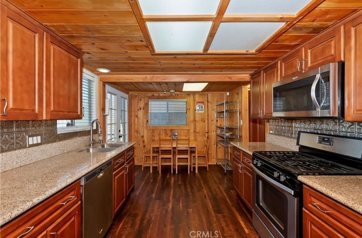 Primary Photo - 32970 Lone Pine Dr