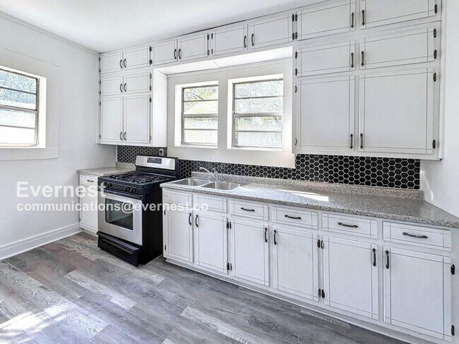 Building Photo - 417 62nd St