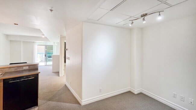 Photo du bâtiment - 836-815 15 Ave SW