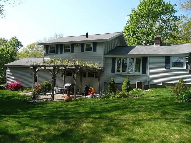 Photo - 1 Cayuga Dr House