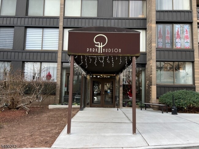 Foto del edificio - 9060 Palisade Ave