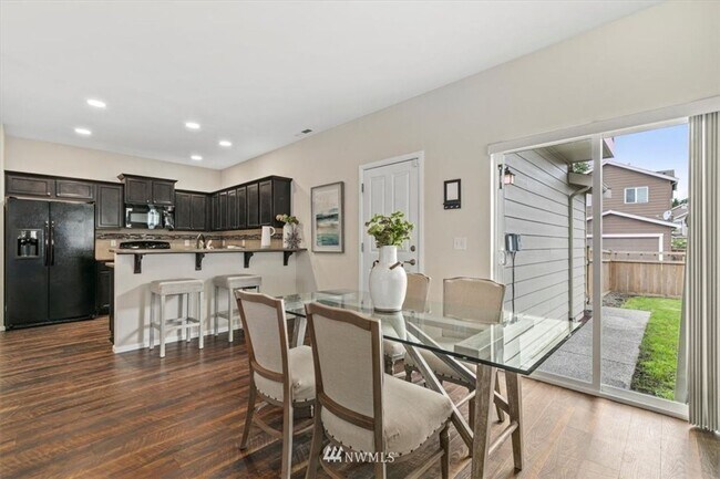 Building Photo - Keep Cool in this Air Conditioned Home in Gated Community!