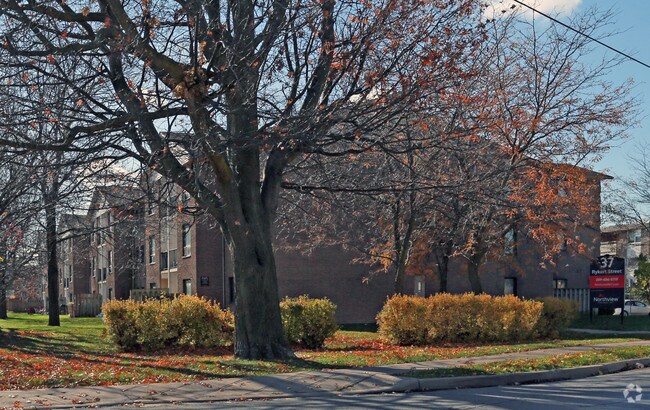 Building Photo - 37 Rykert St
