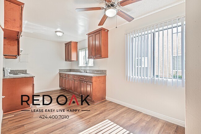 Foto del edificio - 587 N Dudley St