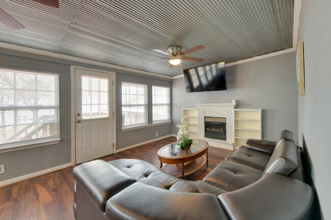 Foto del edificio - 145 Sunflower Ct