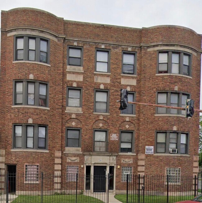 Building Photo - 5223 W Augusta Blvd