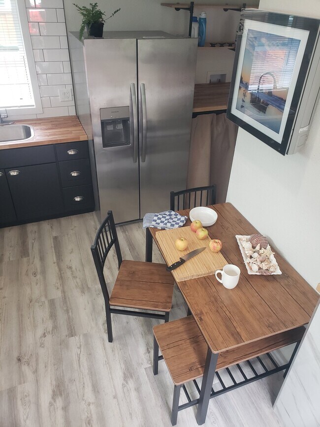 Foto del edificio - 1332 Sandia Ave