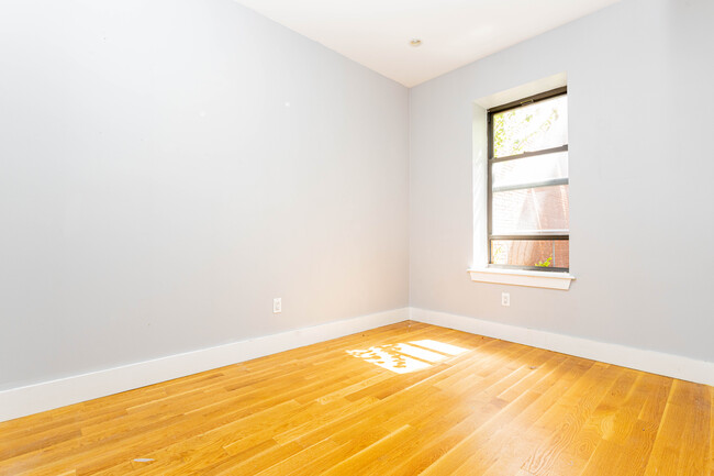 Building Photo - 269 Kosciuszko St