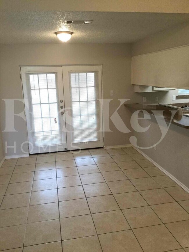 1000 High Crest Dr, Azle, TX 76020 House Rental in Azle, TX