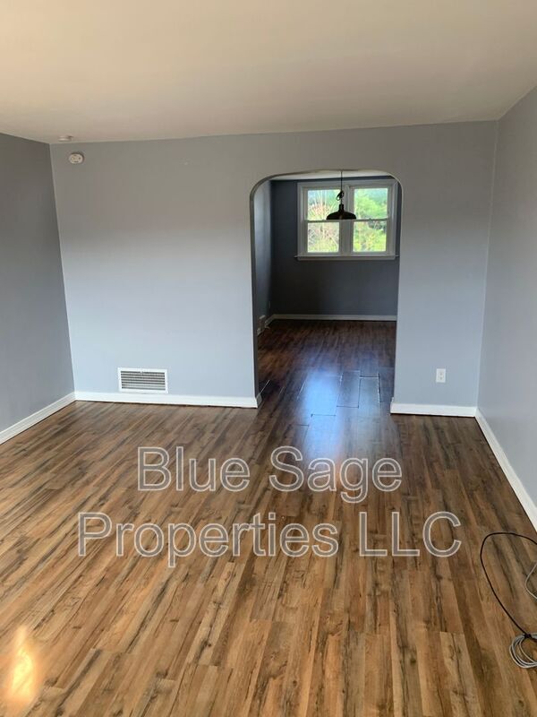 Building Photo - 2203 Bond Ave