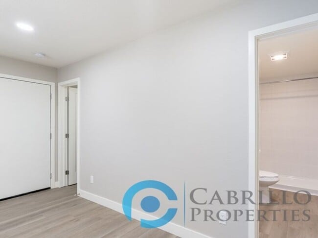 Building Photo - 4847 Mansfield St