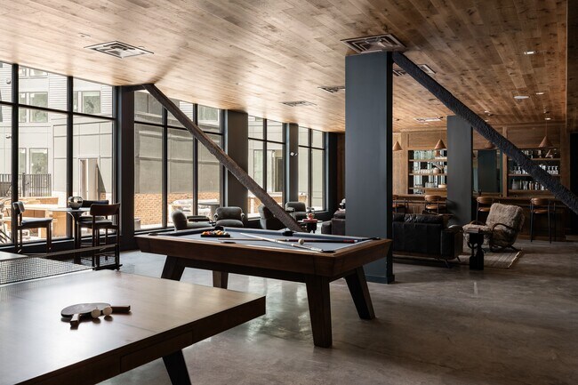 Sala de juegos para residentes - The Portrait at North Crossing