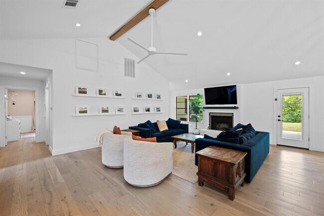 Foto del edificio - 8307 Spring Valley Dr