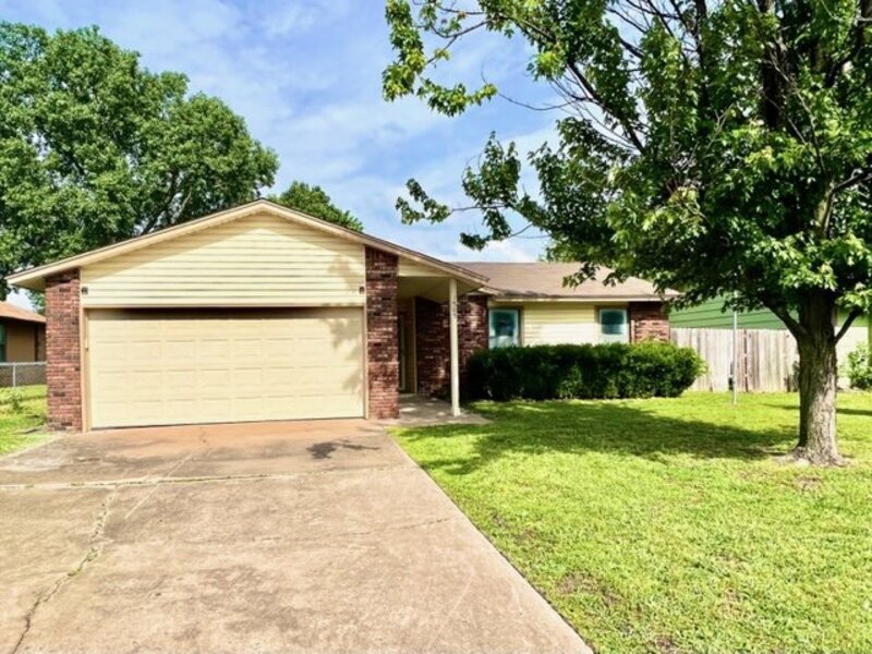 1505 N Poplar Ave, Broken Arrow, OK 74012 House Rental in Broken Arrow, OK