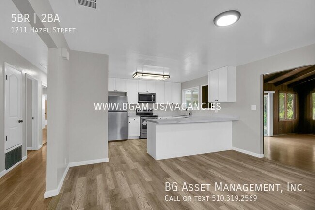 Building Photo - Newly Renovated Pinole Home Near Water and...