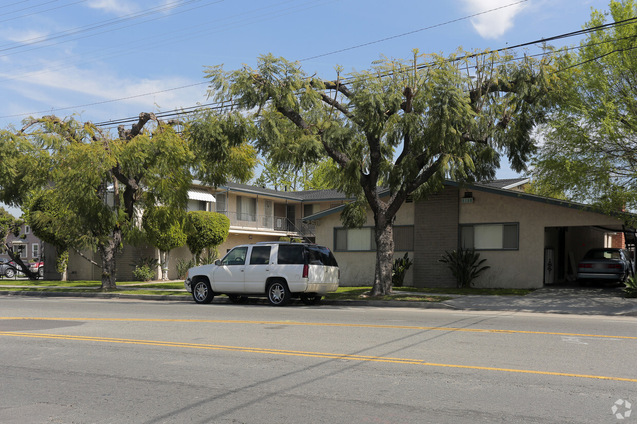 Foto del edificio - 5260 Orange Ave