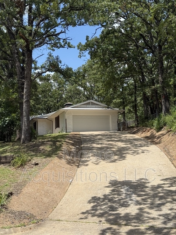 Building Photo - 3601 Oakwood Dr
