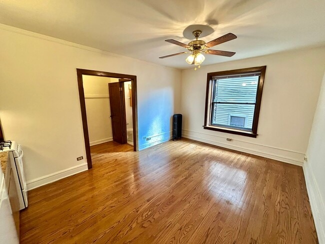 Interior Photo - 2256 N. Cleveland