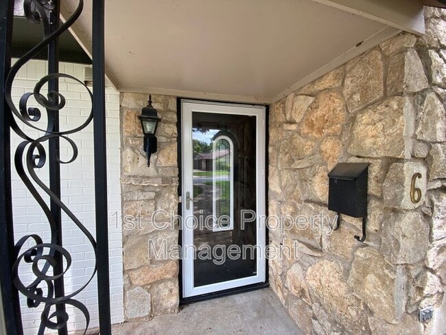 Foto del edificio - 6 1 Main Pl