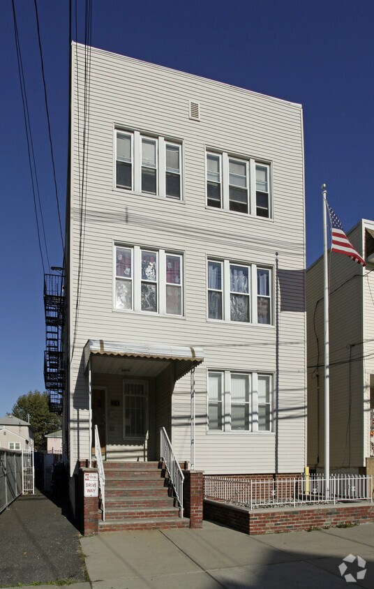 Foto del edificio - 370 Danforth Ave