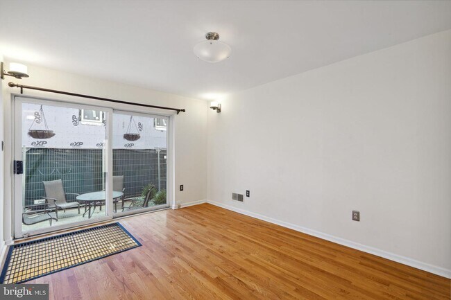 Building Photo - 830 Kater St