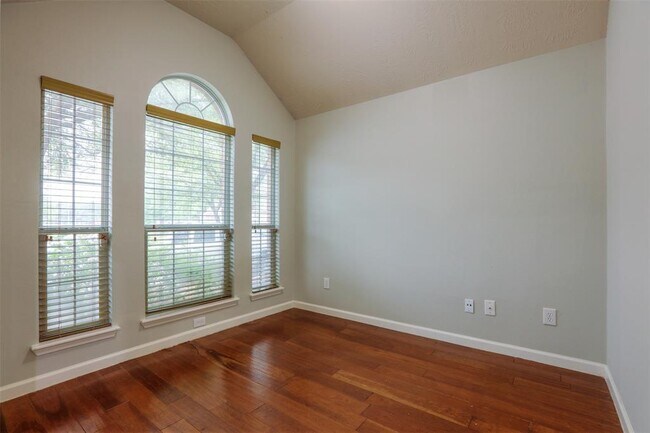 Building Photo - 22543 Sweetglen Ct