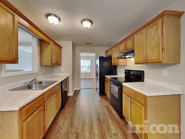 Building Photo - 205 Highgrove Dr