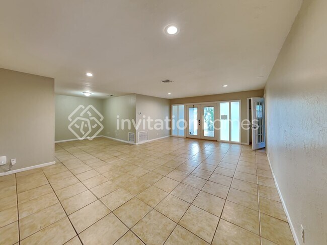 Building Photo - 5066 SW 89th Ave