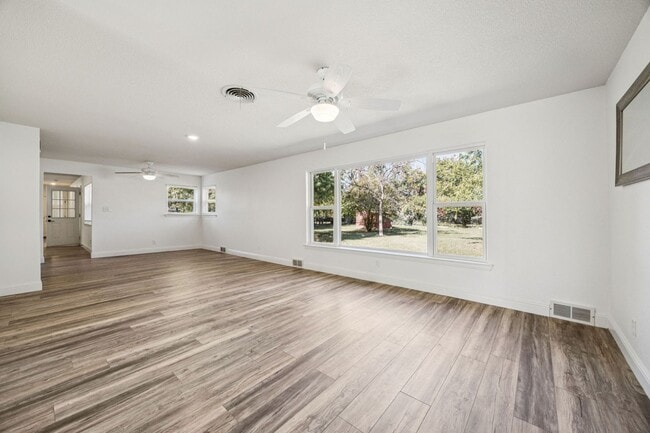 Building Photo - Stylish Renovation + Solar Savings in Prim...