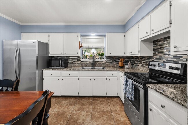 Building Photo - 135 Navajo Cir