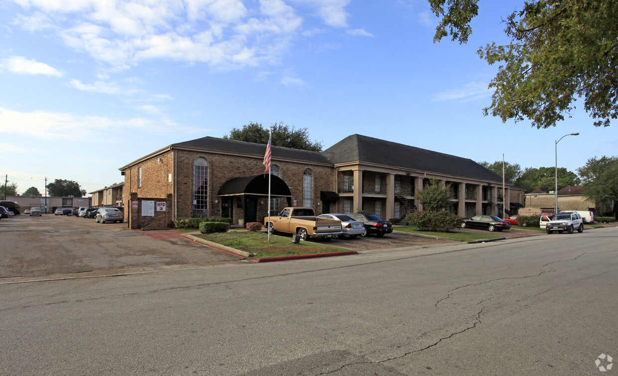 Primary Photo - Southern Oaks Apartments