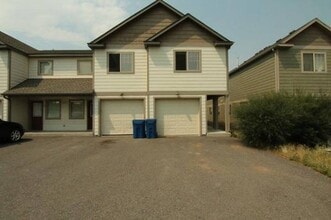 Building Photo - 935 Forest Glen Dr