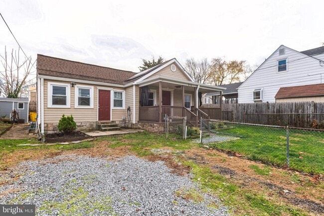 Building Photo - 415 Cresswell Rd